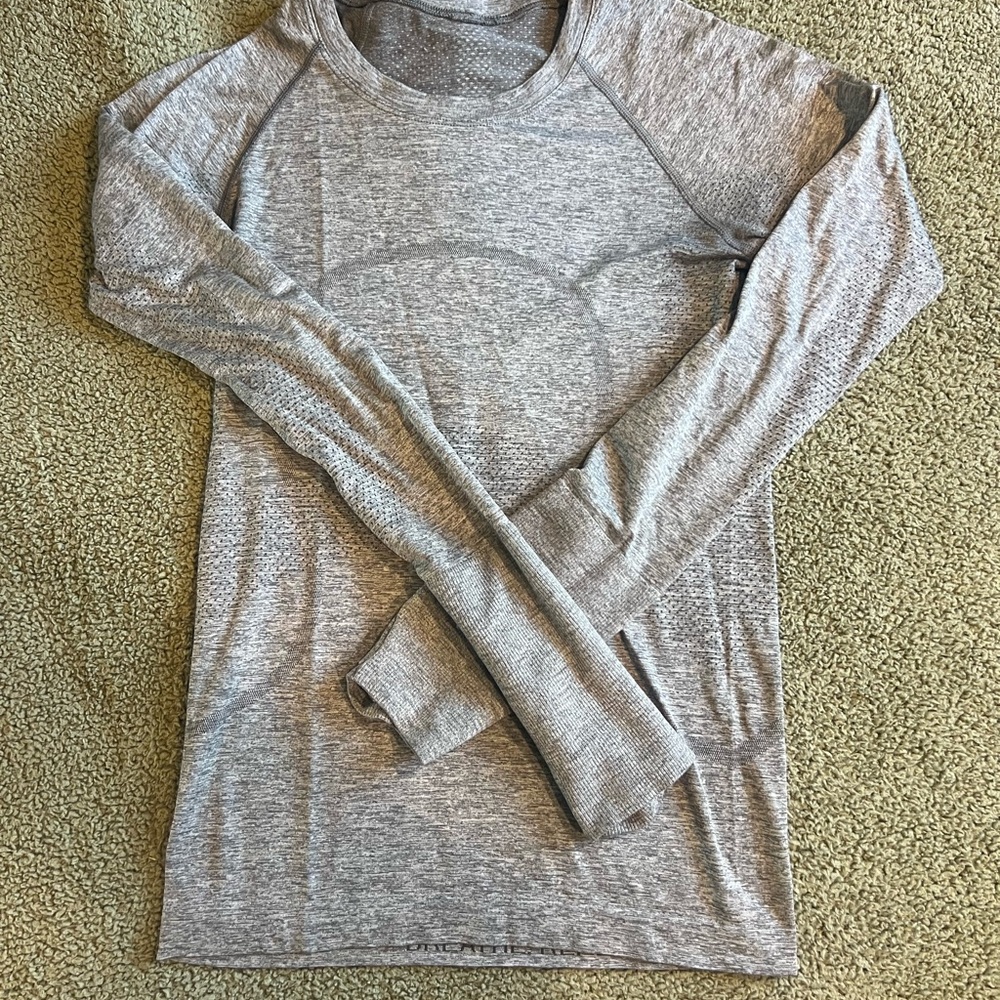 Lululemon Athletica Gray Long Sleeve Tee